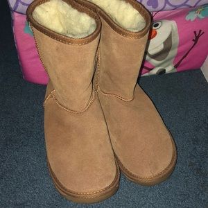 Emu boots !